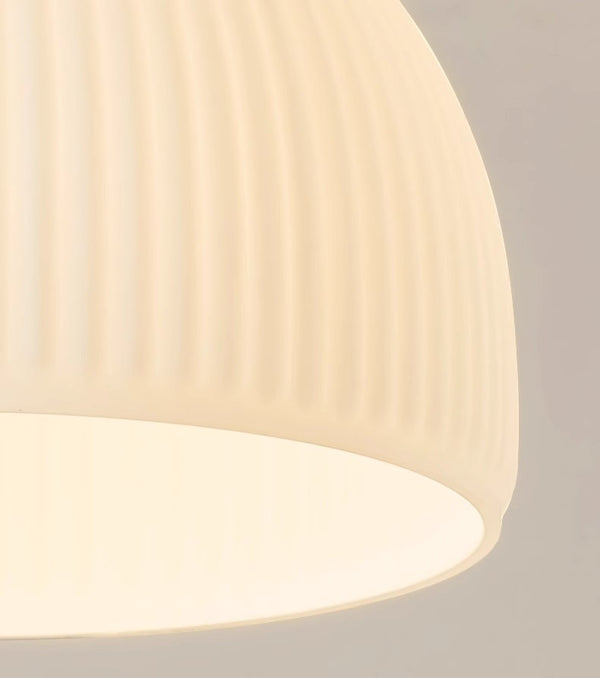 Deckenlampe aus Massivholz im cremefarbenen Stil