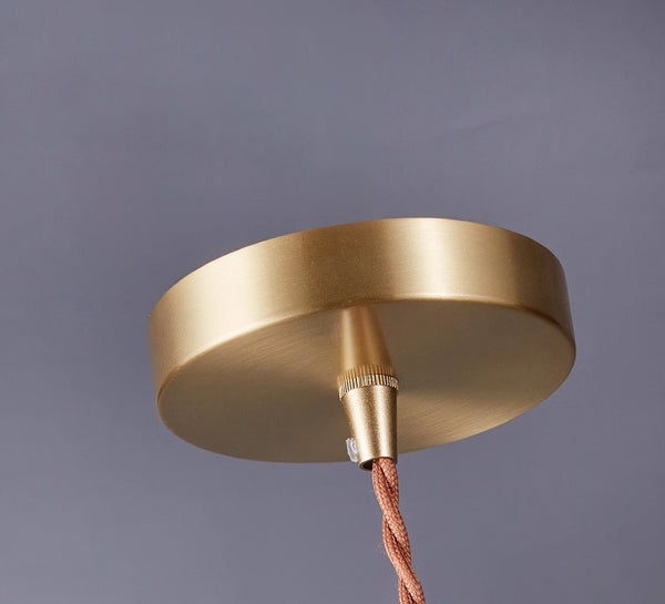 Petit lustre de style médiéval tout en cuivre