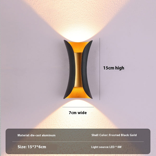 Schlichte LED-Außenwandleuchte für den Garten