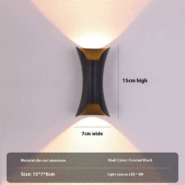 Schlichte LED-Außenwandleuchte für den Garten