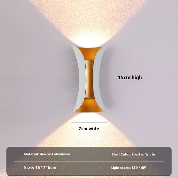 Schlichte LED-Außenwandleuchte für den Garten