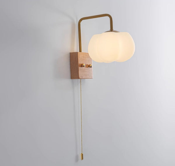 Kreative Wandlampe aus Massivholz in Baumwollform