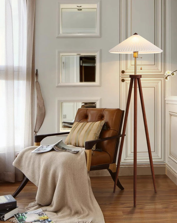 Fan shaped floor lamp