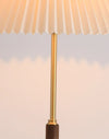 Stehlampe aus Walnussholz mit Plissee