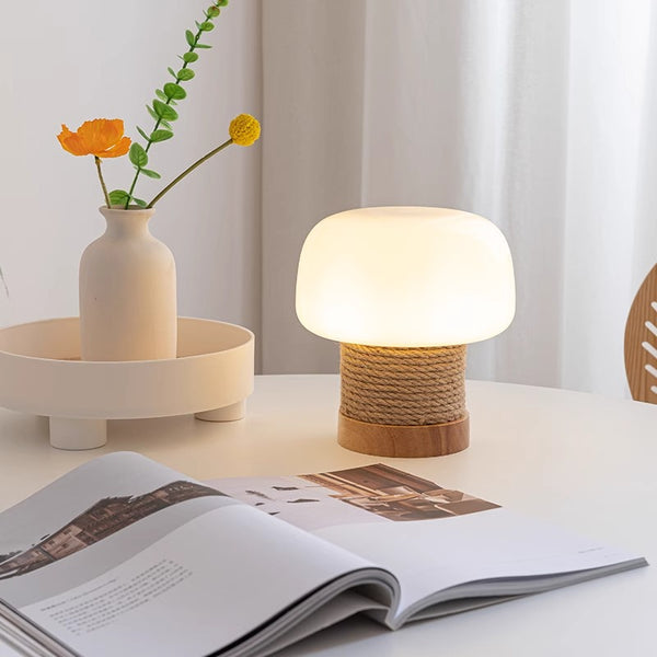 Cremefarbene Tischlampe im Pilz-Stil
