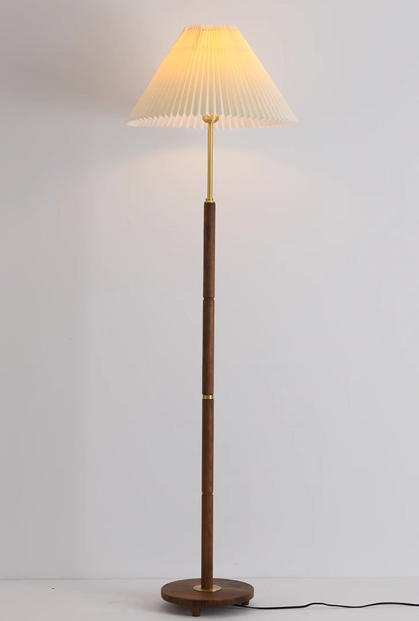 Stehlampe aus Walnussholz mit Plissee