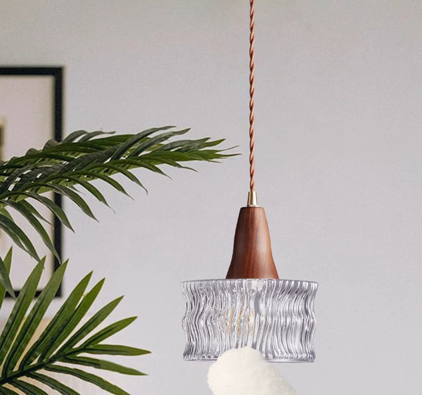 Petit lustre de style médiéval tout en cuivre