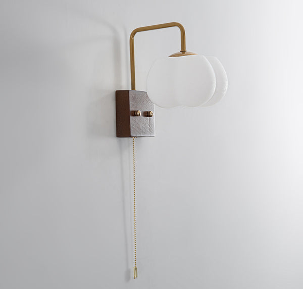 Kreative Wandlampe aus Massivholz in Baumwollform