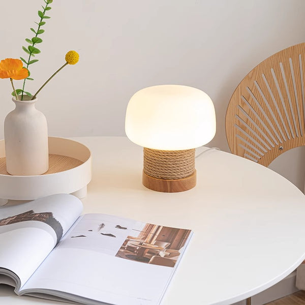 Cremefarbene Tischlampe im Pilz-Stil