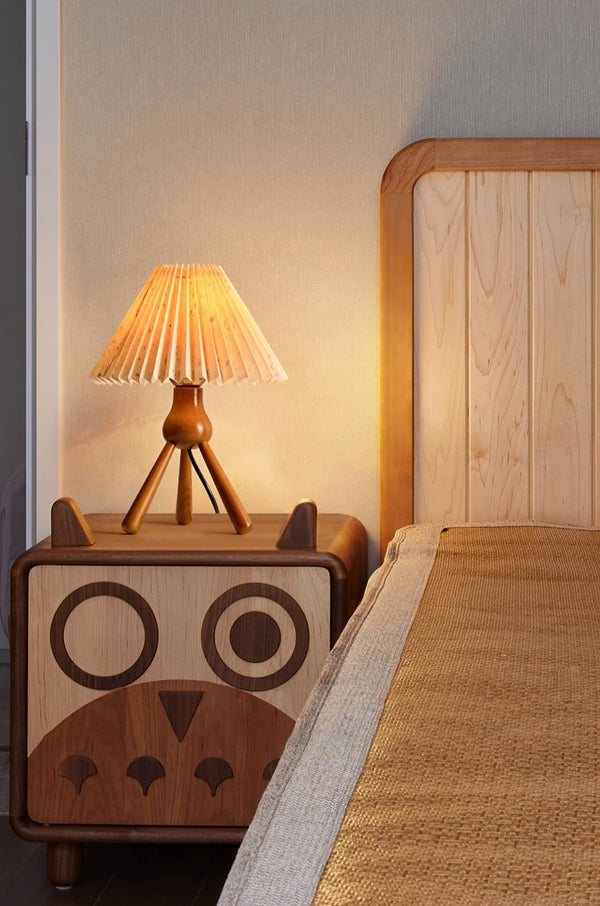 Plissierte Nachttischlampe im japanischen Stil