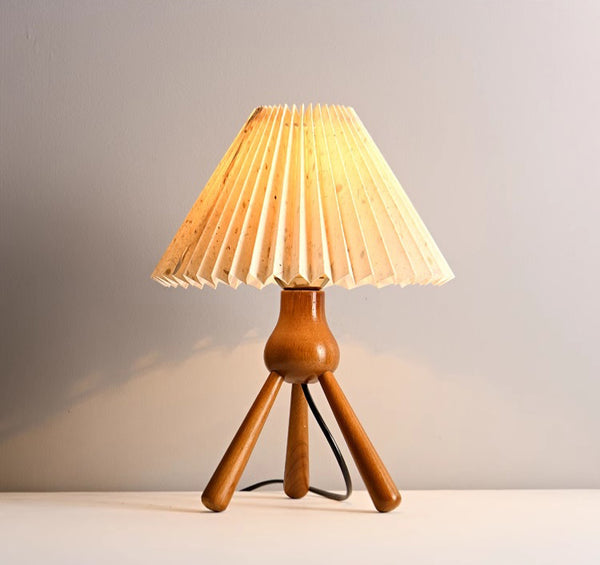 Plissierte Nachttischlampe im japanischen Stil