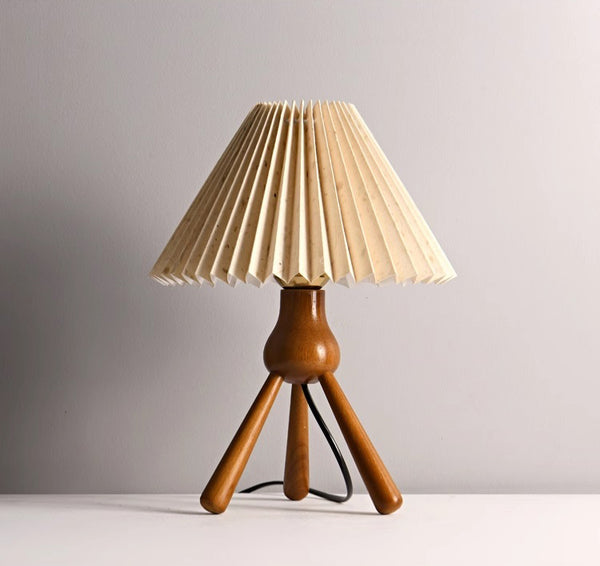 Plissierte Nachttischlampe im japanischen Stil