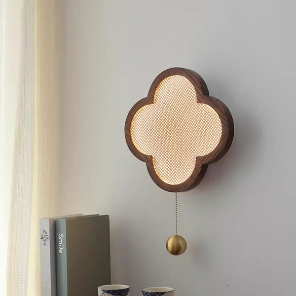 Wandlampe mit vierblättrigem Kleeblatt