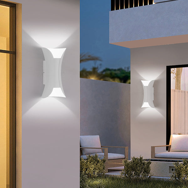 Schlichte LED-Außenwandleuchte für den Garten