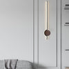 Minimalistische LED-Wandleuchte aus Massivholzstreifen
