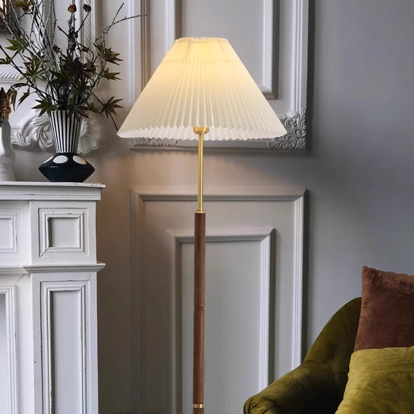 Stehlampe aus Walnussholz mit Plissee