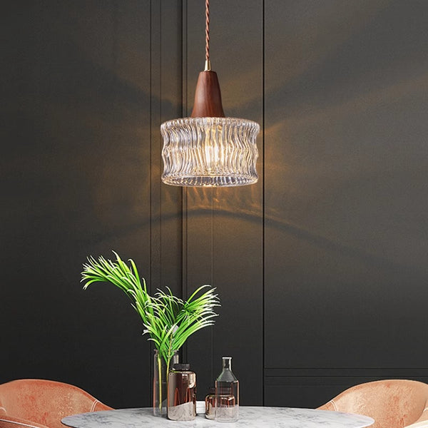 Petit lustre de style médiéval tout en cuivre