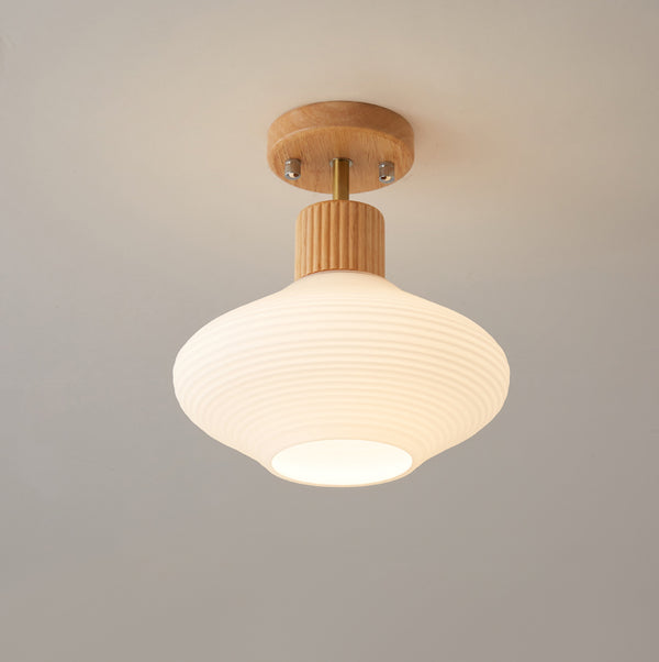 Deckenlampe aus Massivholz im cremefarbenen Stil