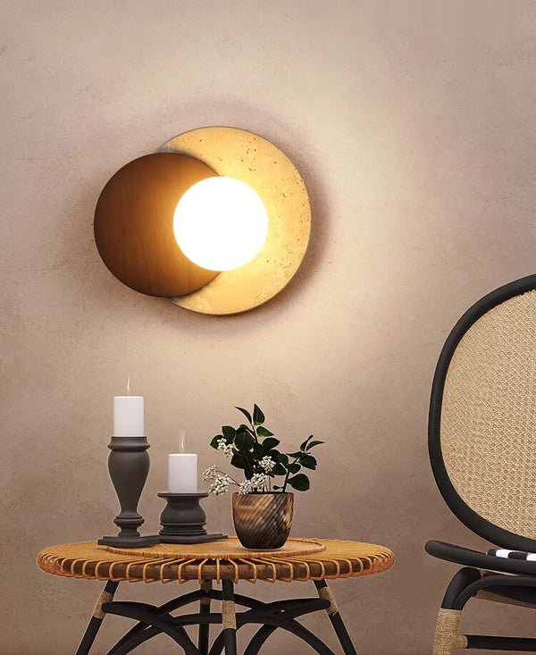 Japanische Wandlampe im Wabi-Sabi-Stil