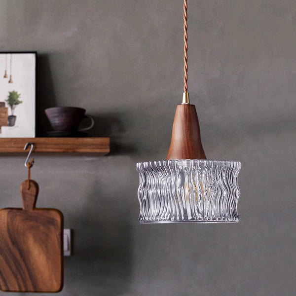 Petit lustre de style médiéval tout en cuivre