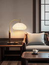 Französische Tischlampe aus Walnussholz fürs Schlafzimmer