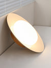 Deckenlampe aus cremefarbenem Strohhut