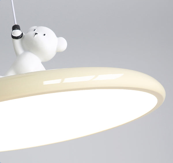 Kreativer Kronleuchter mit Cartoon-Bären