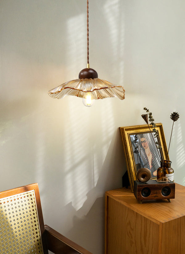 Lustre médiéval en verre de noyer