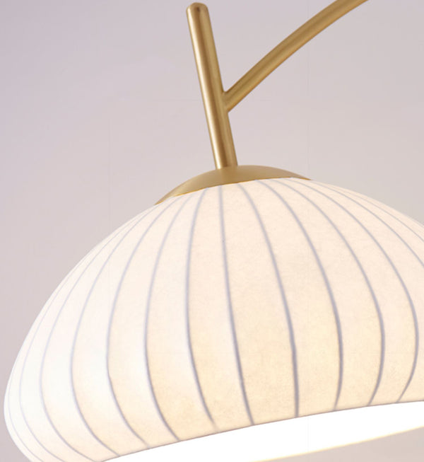 Französische Tischlampe aus Walnussholz fürs Schlafzimmer