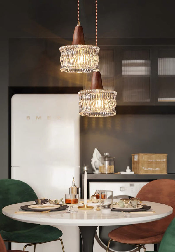 Petit lustre de style médiéval tout en cuivre