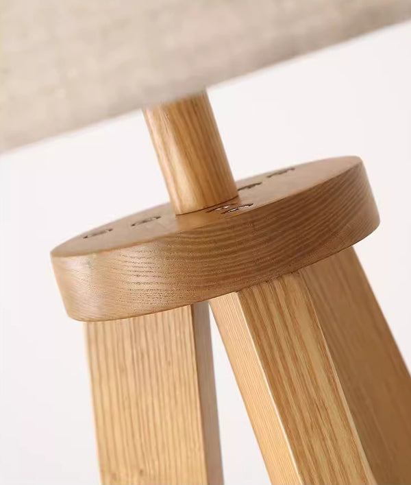 Japanische Retro-Stehlampe aus Massivholz für das Wohnzimmer