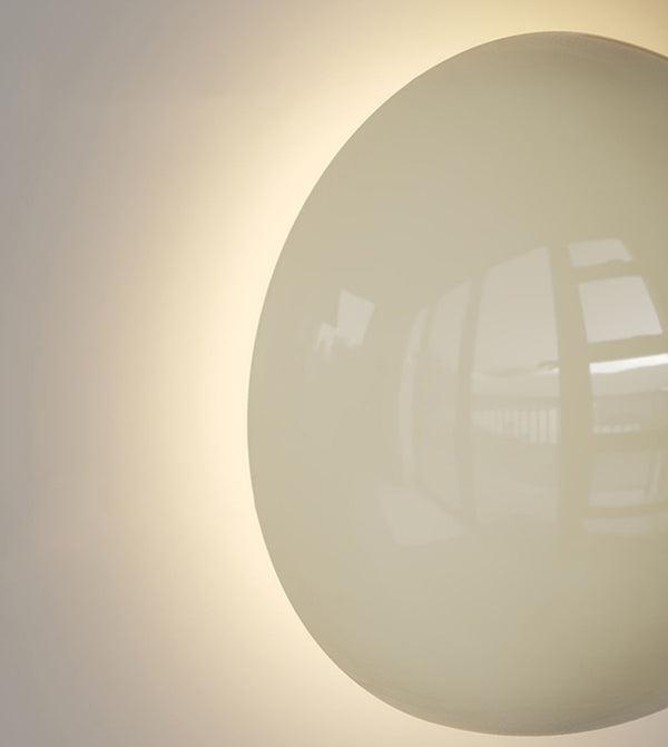 Cremefarbene Wandlampe fürs Schlafzimmer