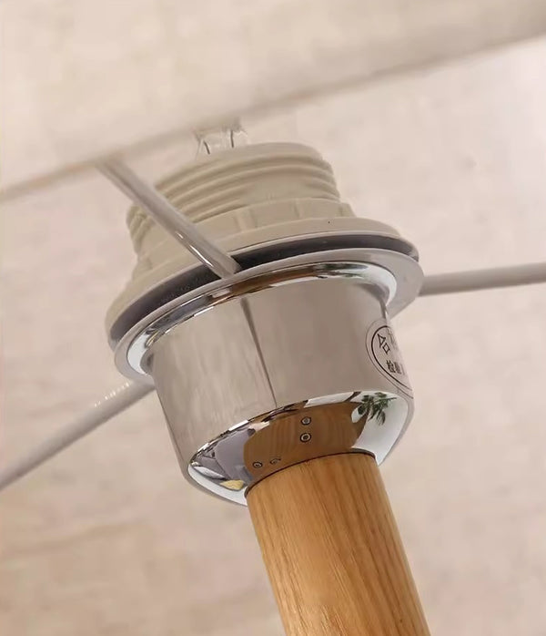 Japanische Retro-Stehlampe aus Massivholz für das Wohnzimmer