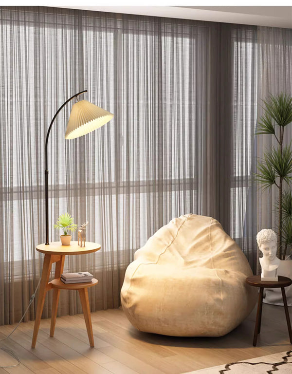 Doppelschichtige, halbgebogene Stehlampe