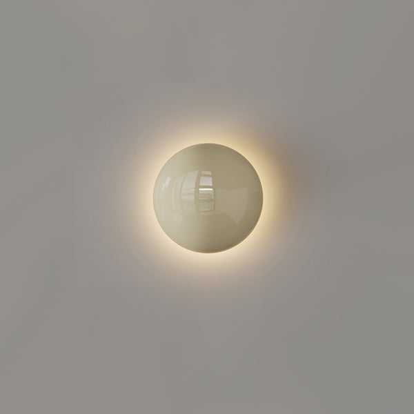 Cremefarbene Wandlampe fürs Schlafzimmer