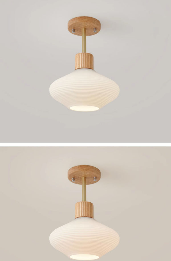 Deckenlampe aus Massivholz im cremefarbenen Stil