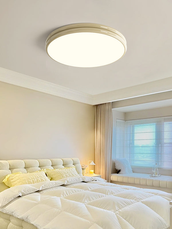 Simple cream style ceiling lamp