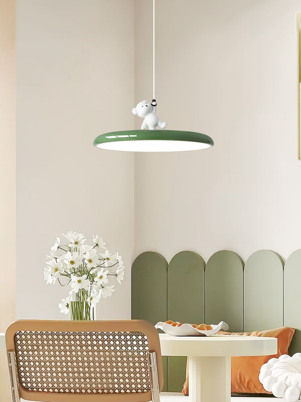 Kreativer Kronleuchter mit Cartoon-Bären