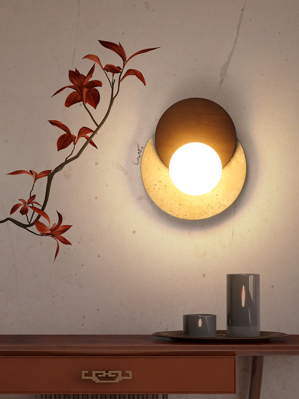 Japanische Wandlampe im Wabi-Sabi-Stil