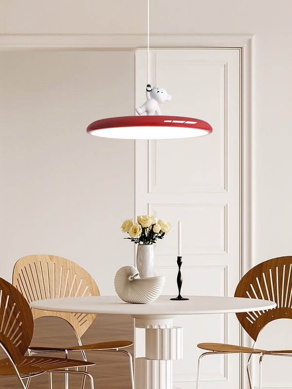 Kreativer Kronleuchter mit Cartoon-Bären