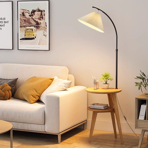 Doppelschichtige, halbgebogene Stehlampe