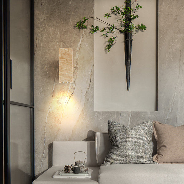 Gelbe Nachttisch-Wandlampe aus Travertin
