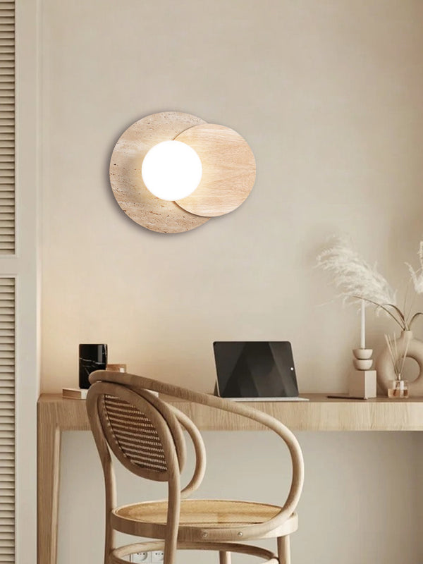 Japanische Wandlampe im Wabi-Sabi-Stil