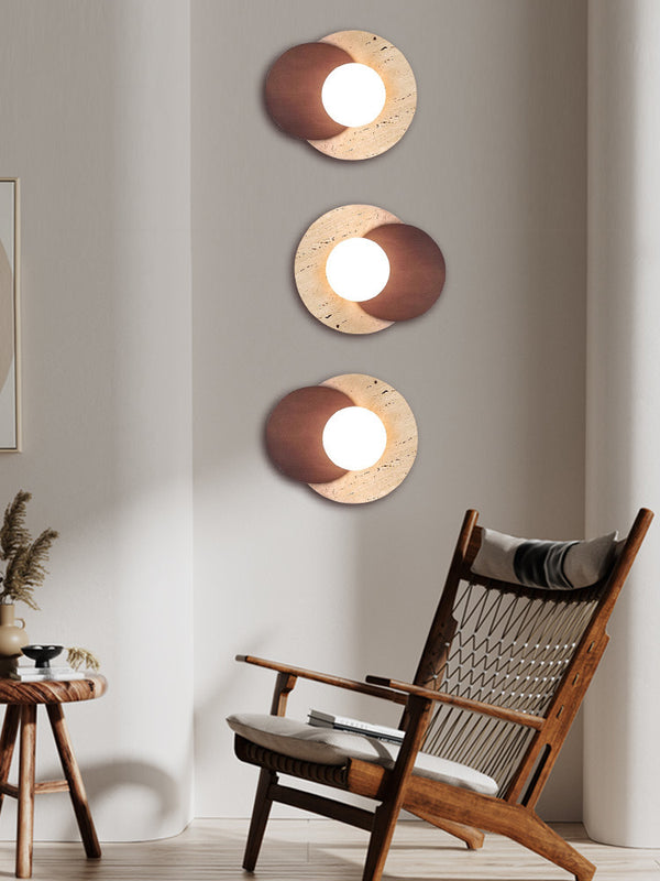 Japanische Wandlampe im Wabi-Sabi-Stil