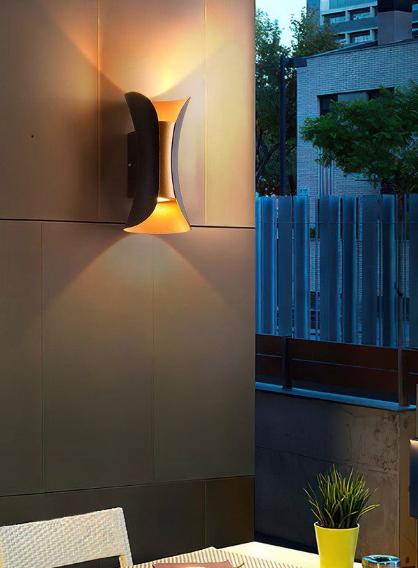 Schlichte LED-Außenwandleuchte für den Garten