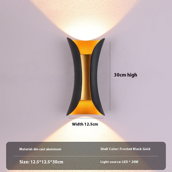 Schlichte LED-Außenwandleuchte für den Garten