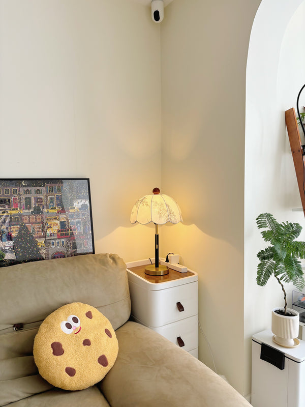 French retro solid wood table lamp