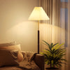 Stehlampe aus Walnussholz mit Plissee