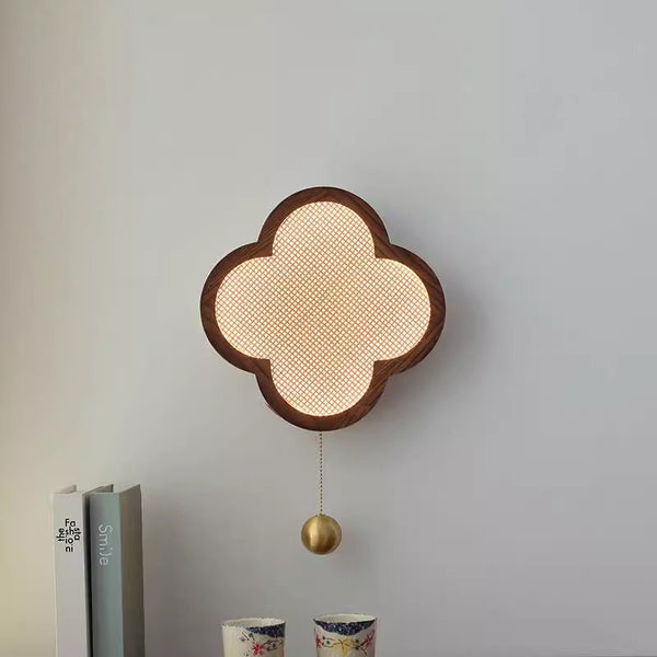 Wandlampe mit vierblättrigem Kleeblatt