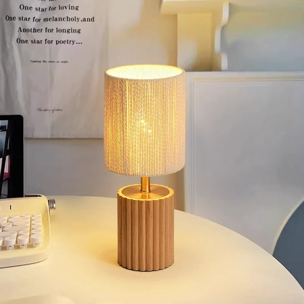 Schlafzimmer-Tischlampe aus Massivholz im japanischen Stil